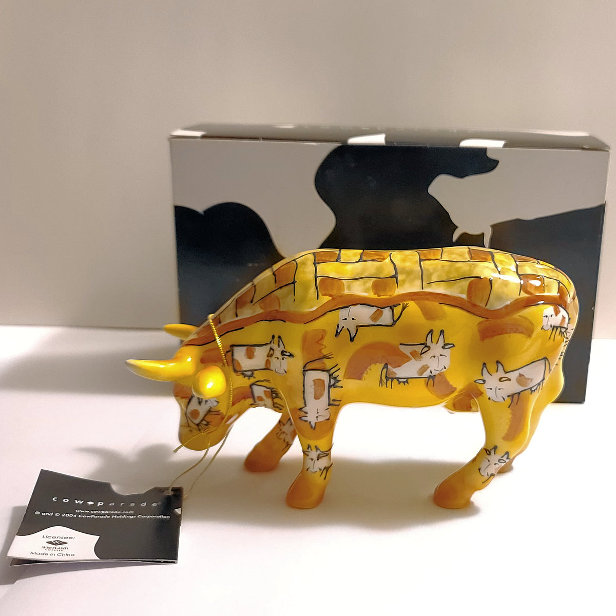 Cow Parade Figurine #7332 - Peach Cowbler (Retired
